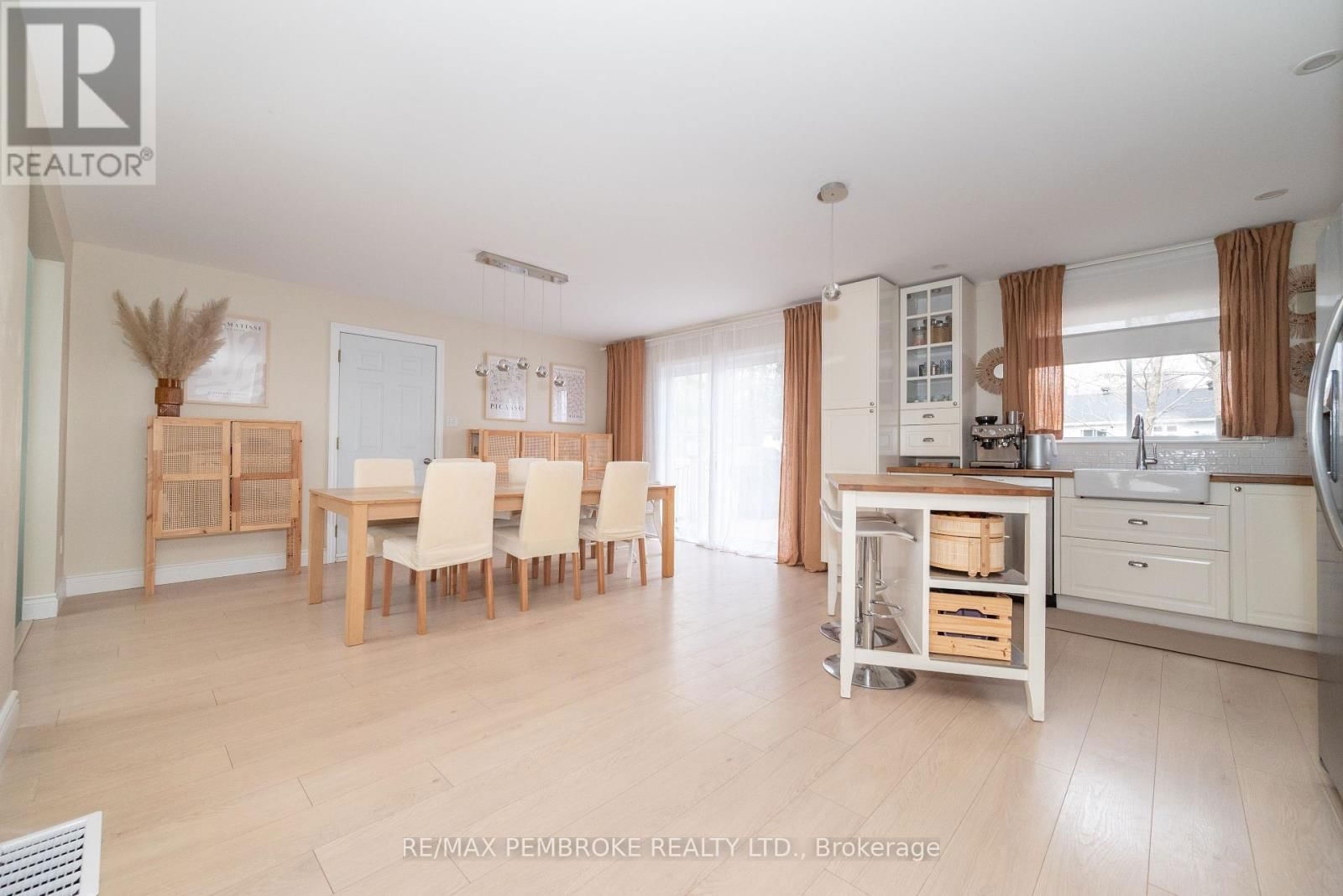 44 BAYSHORE DRIVE Image 15