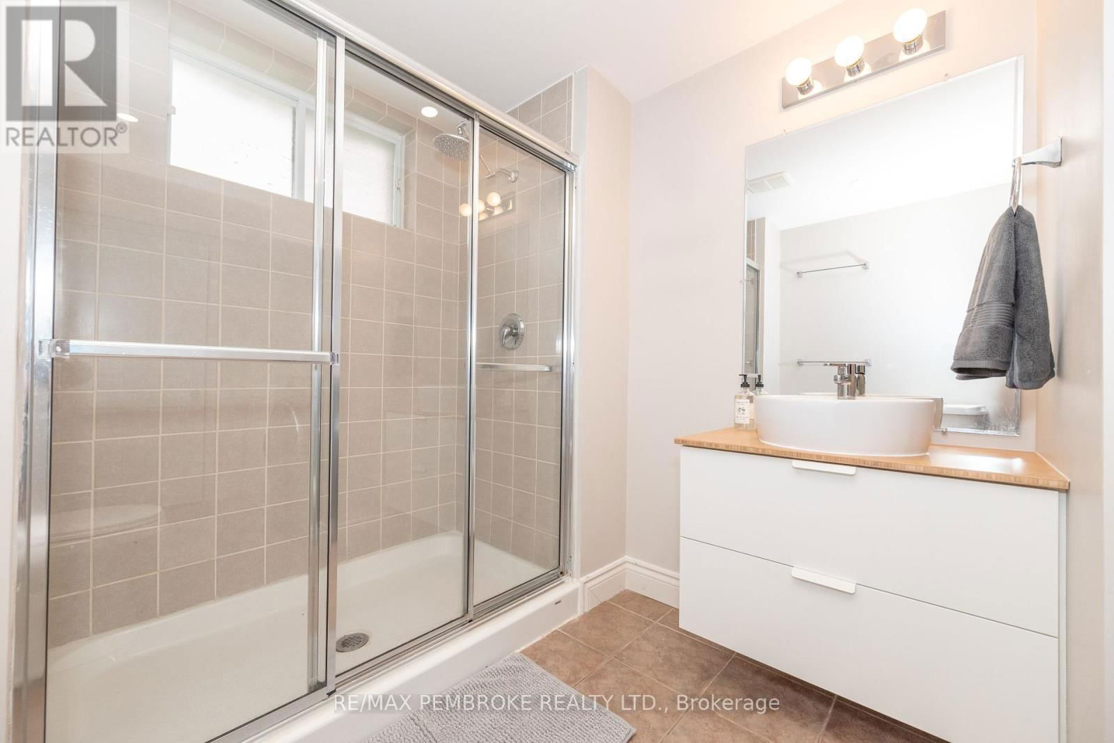 44 BAYSHORE DRIVE Image 32