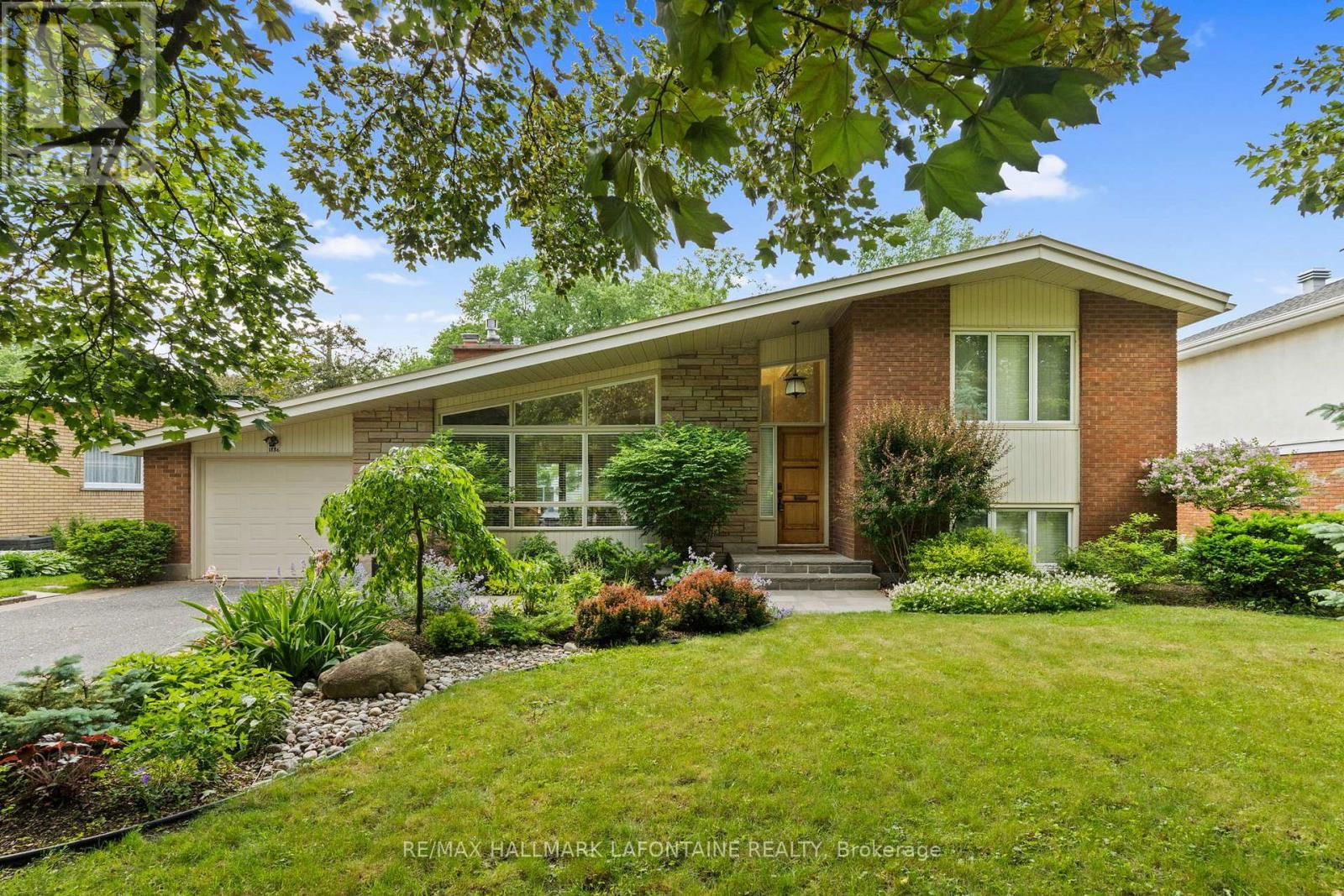 1886 RIDEAU GARDEN DRIVE Image 2