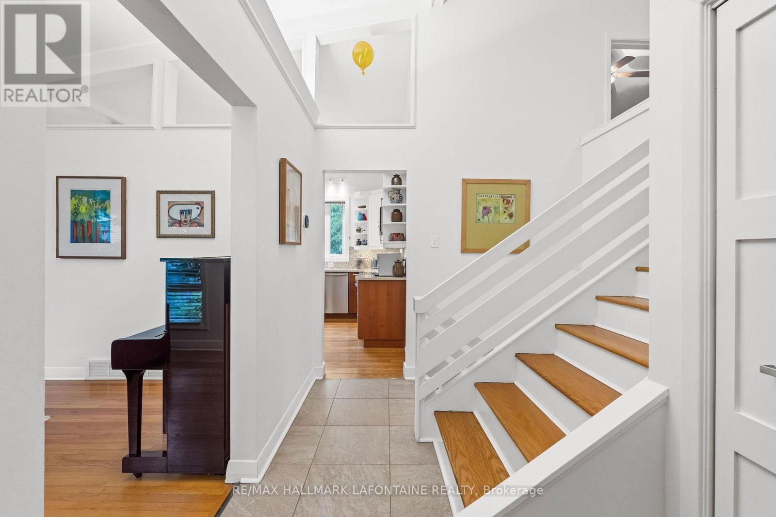 1886 RIDEAU GARDEN DRIVE Image 3