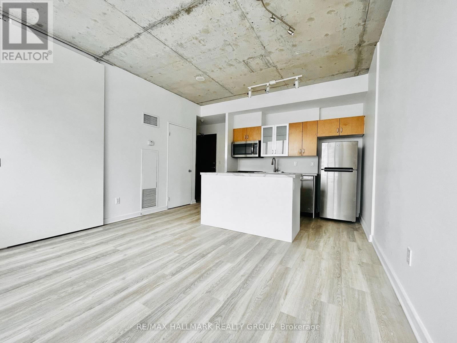 910 - 180 YORK STREET Image 10
