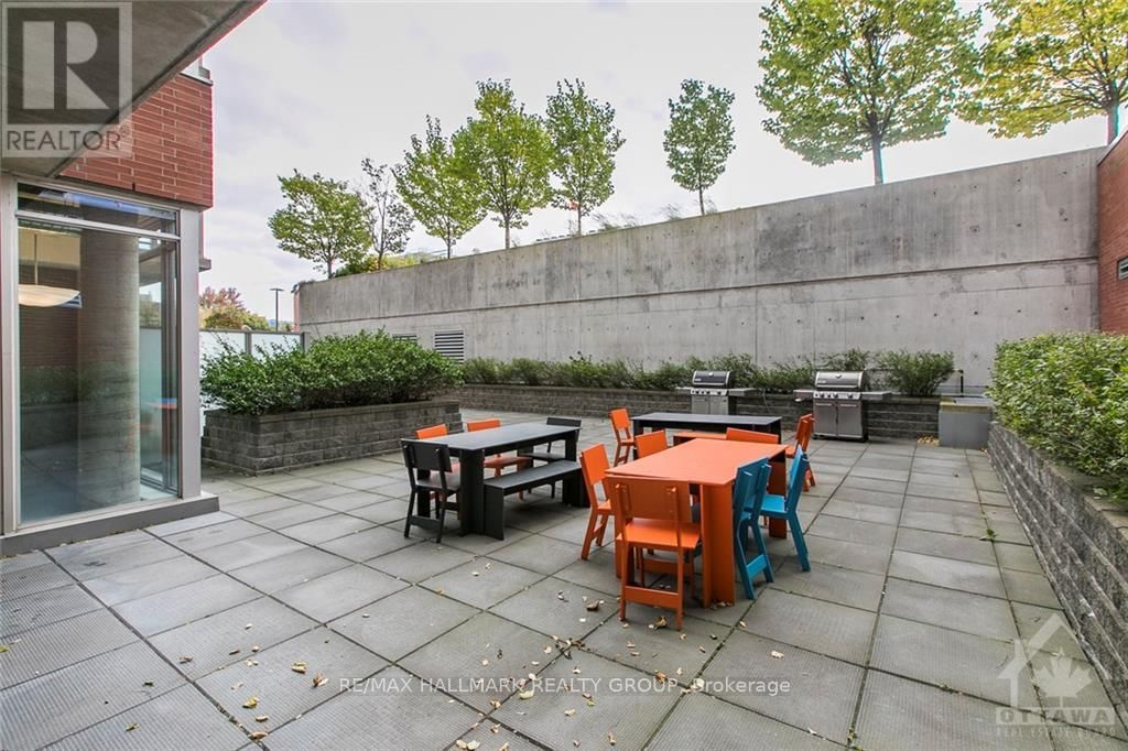 910 - 180 YORK STREET Image 17