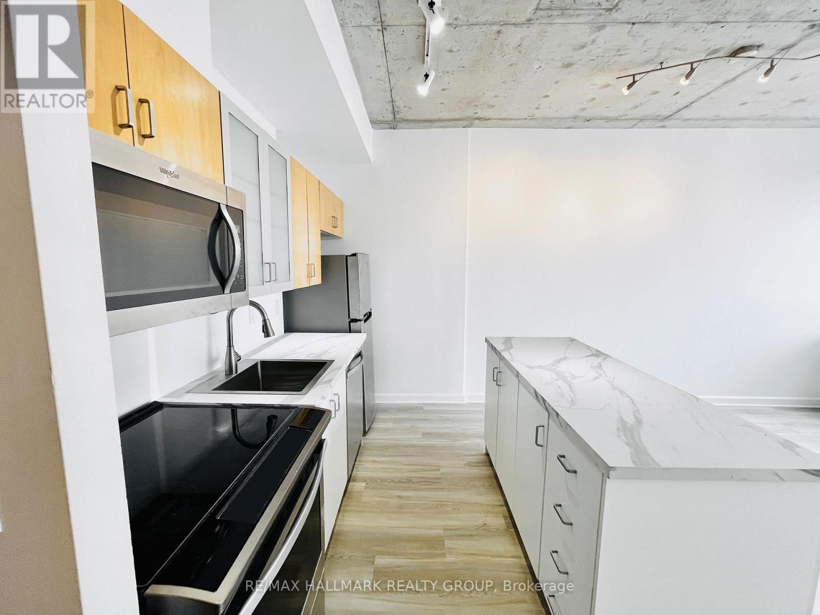 910 - 180 YORK STREET Image 2
