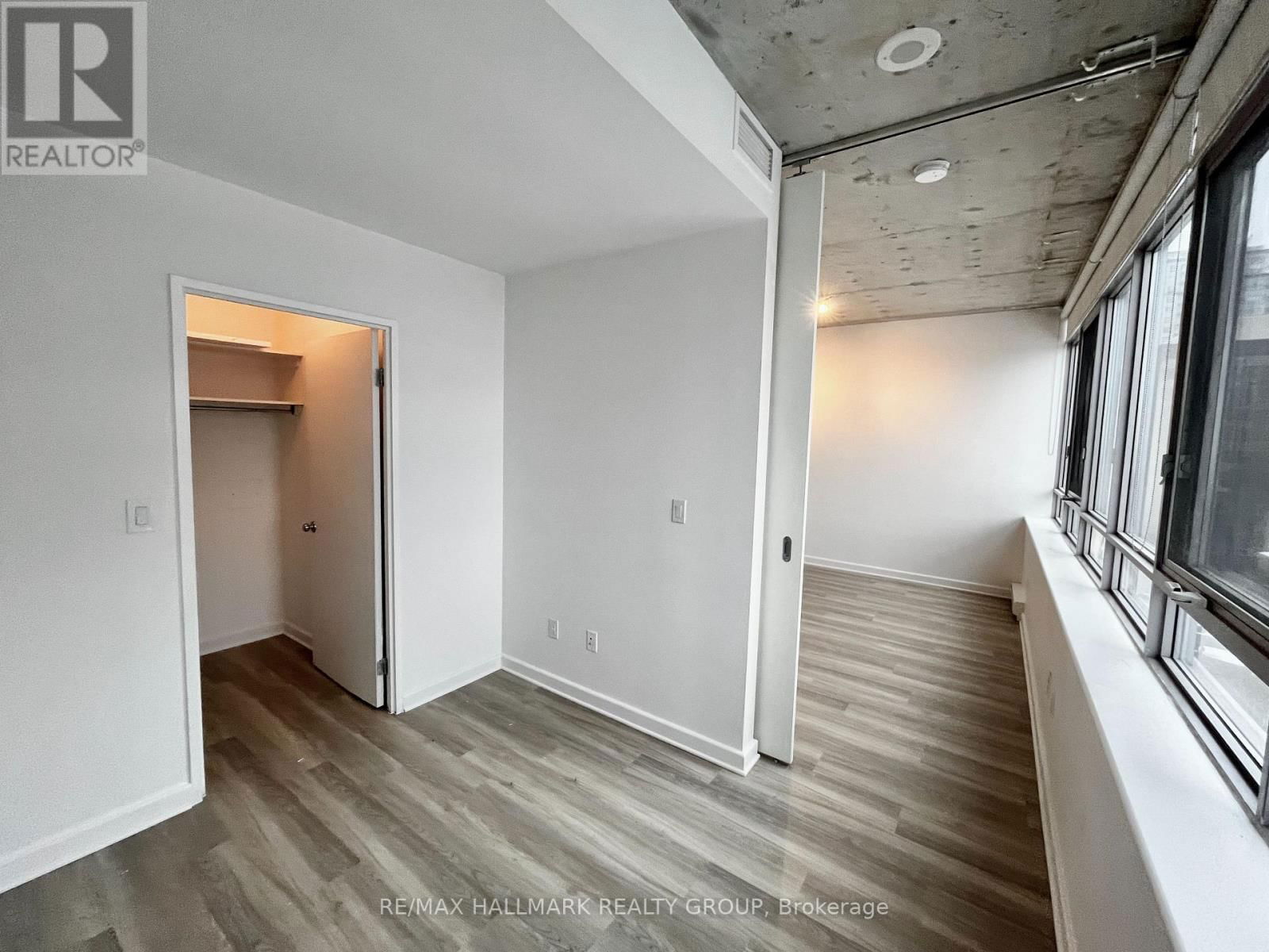 910 - 180 YORK STREET Image 4