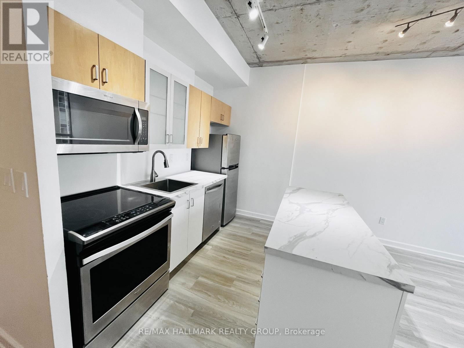 910 - 180 YORK STREET Image 6