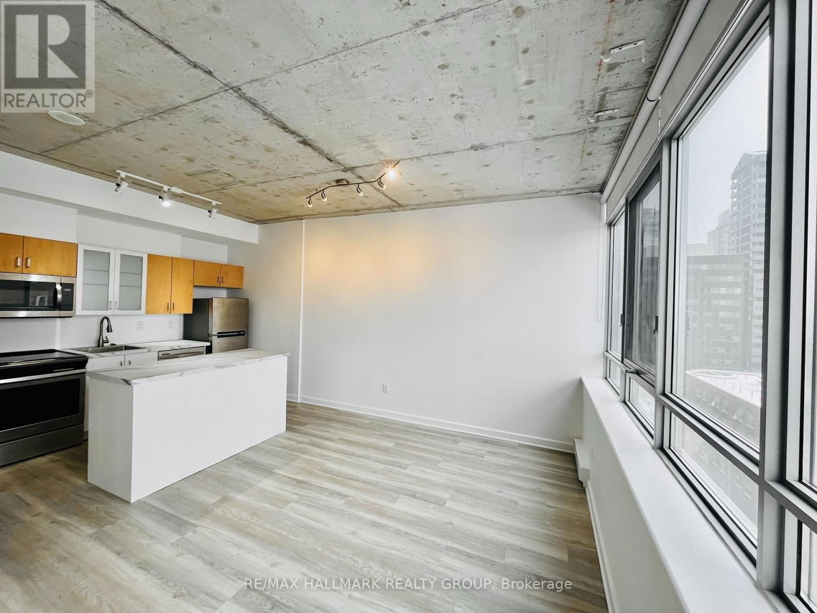 910 - 180 YORK STREET Image 8
