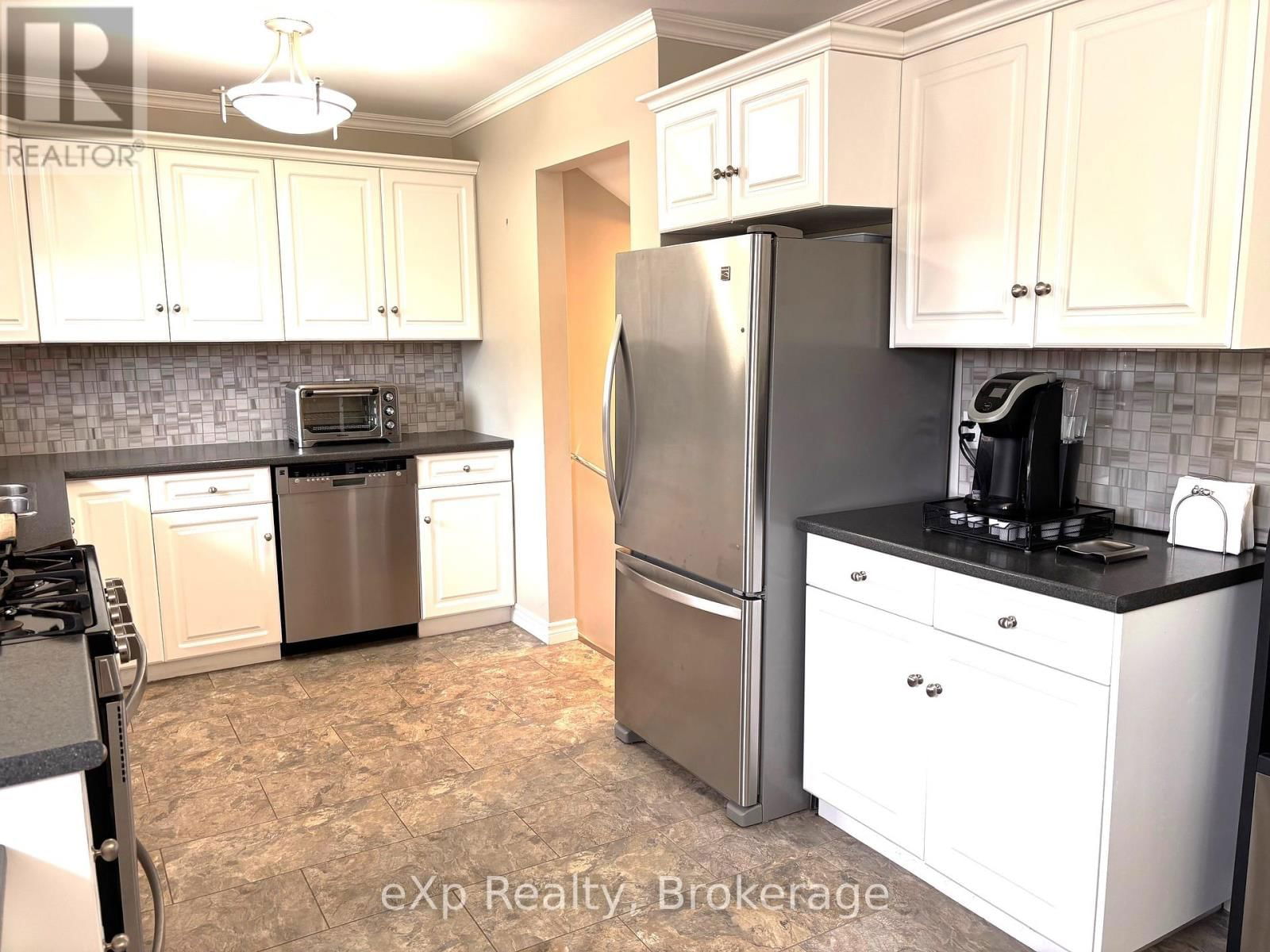431 4TH STREET Image 18