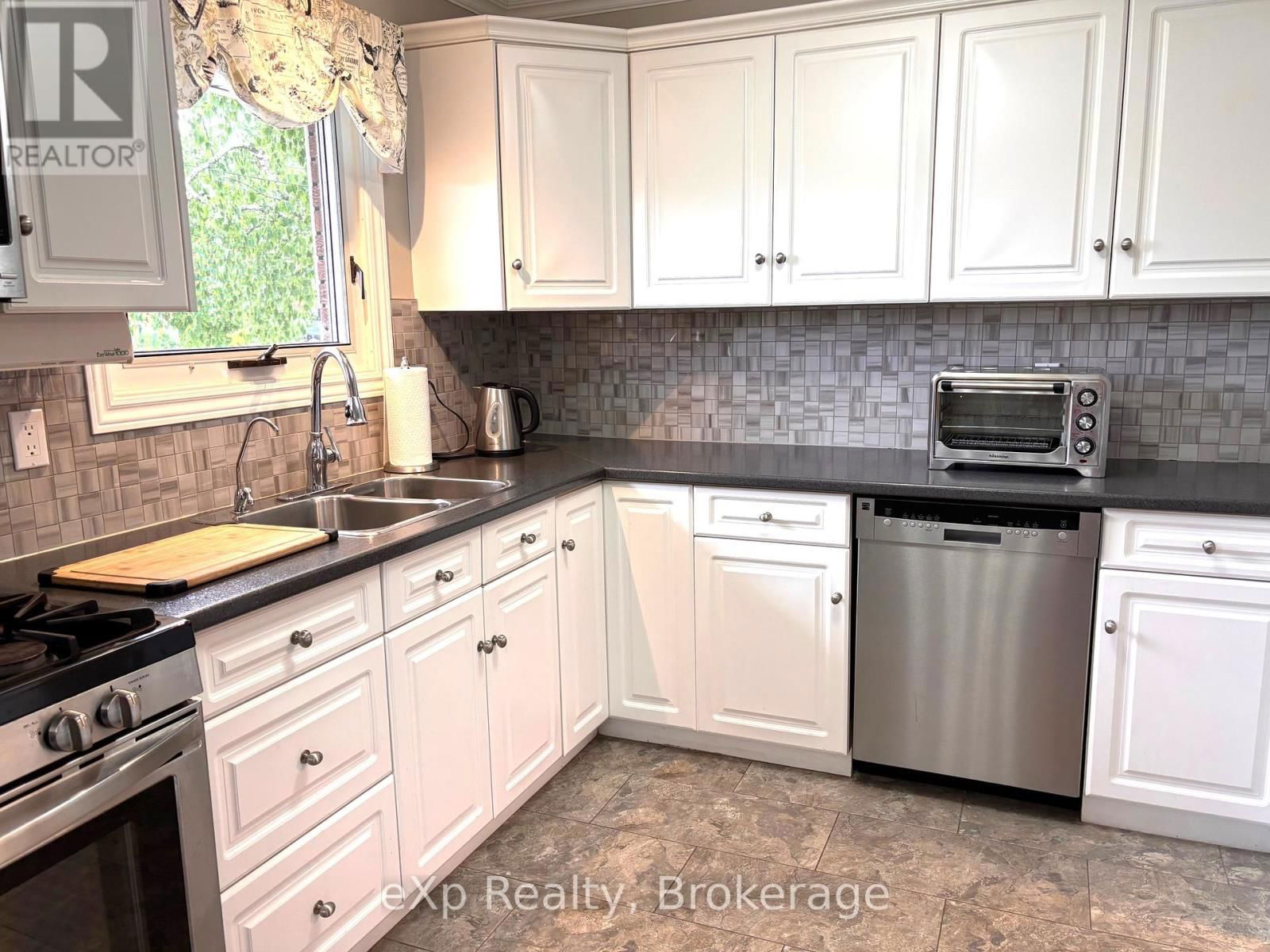 431 4TH STREET Image 19