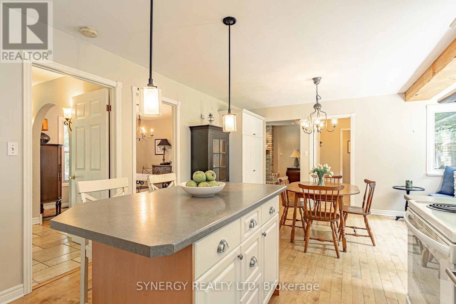 422 RIVERSIDE DRIVE Image 10