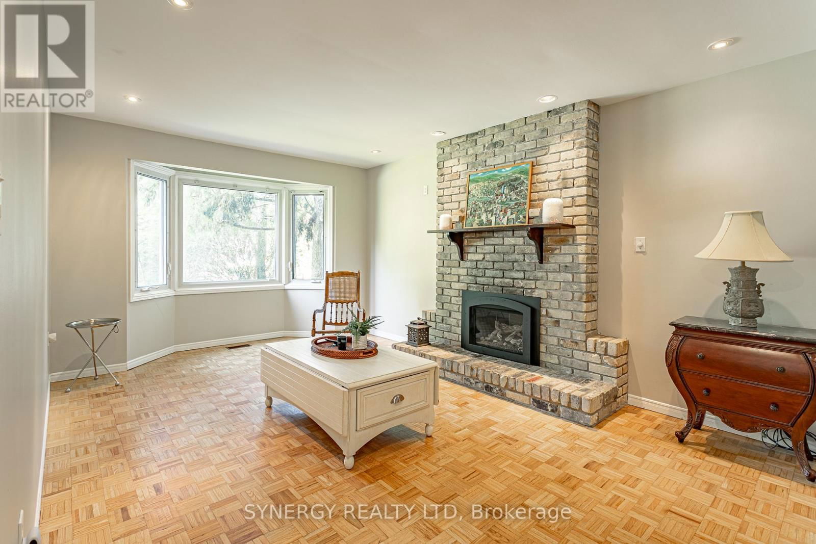 422 RIVERSIDE DRIVE Image 16