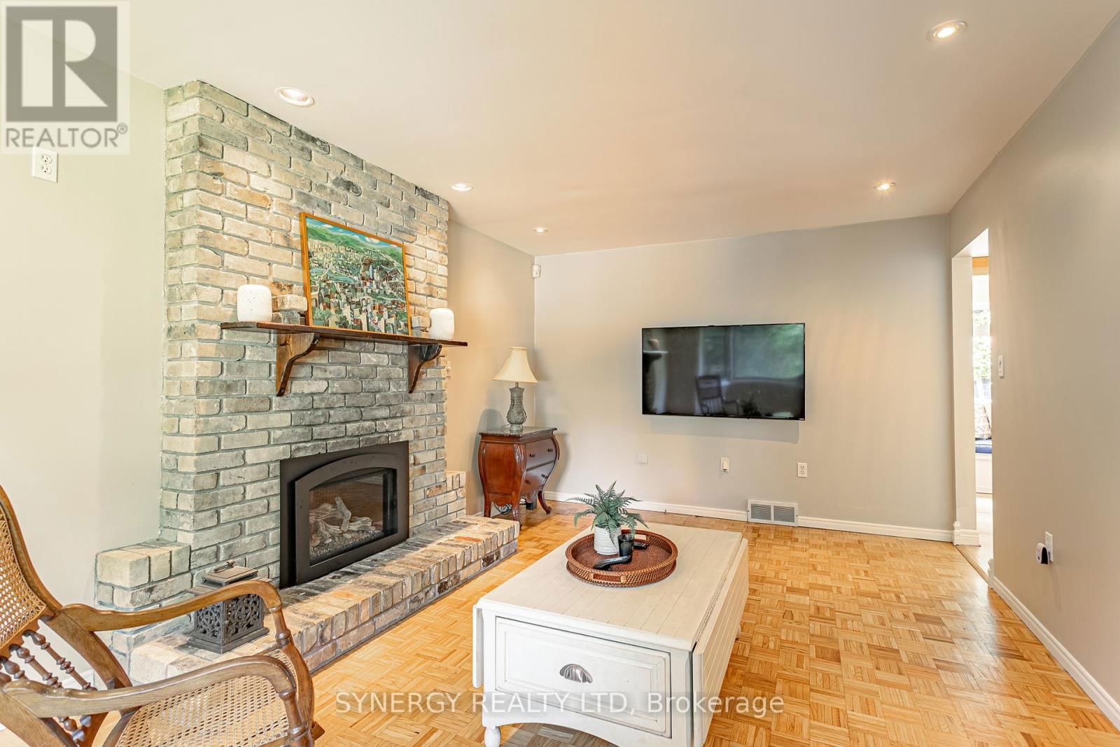 422 RIVERSIDE DRIVE Image 17