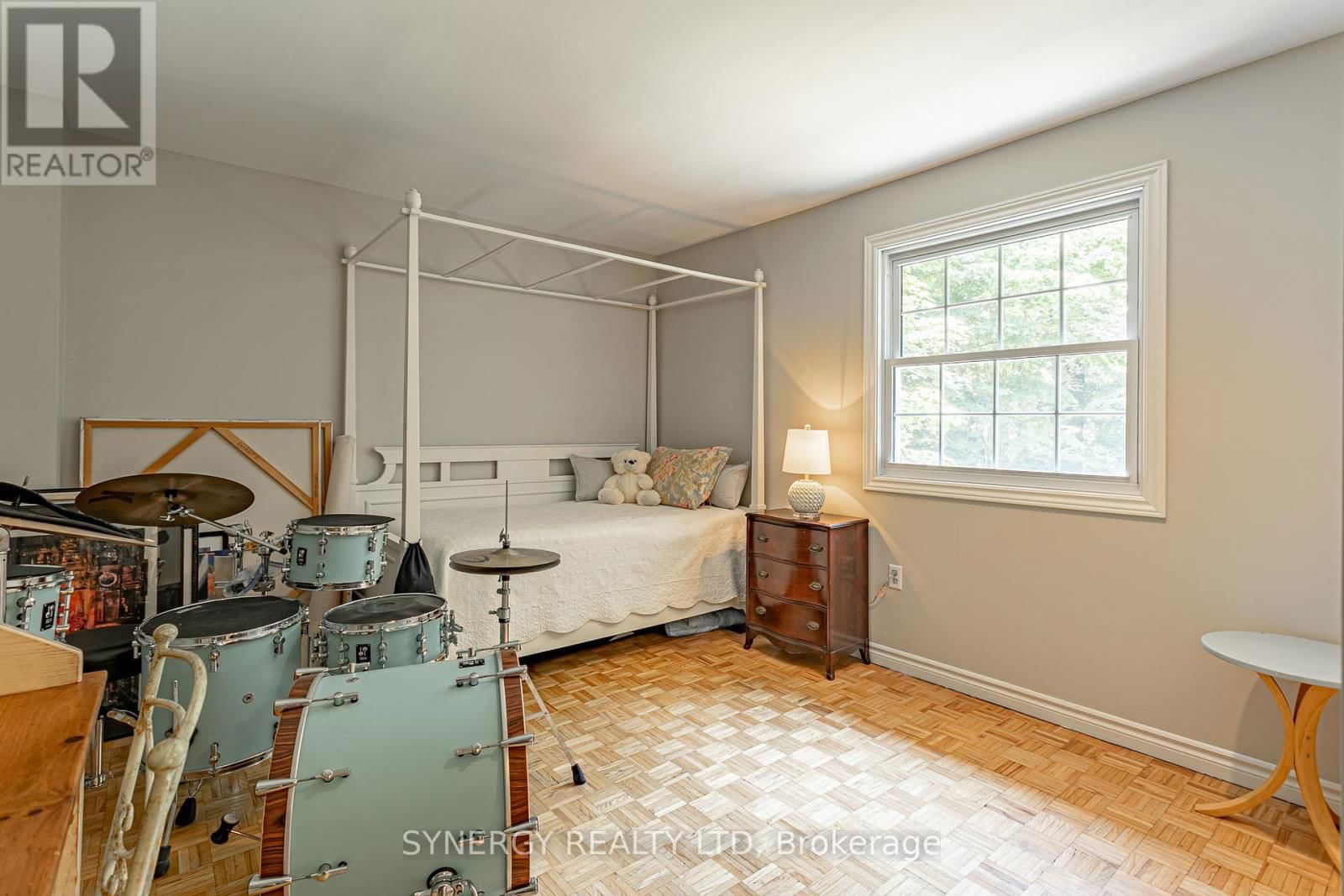 422 RIVERSIDE DRIVE Image 23