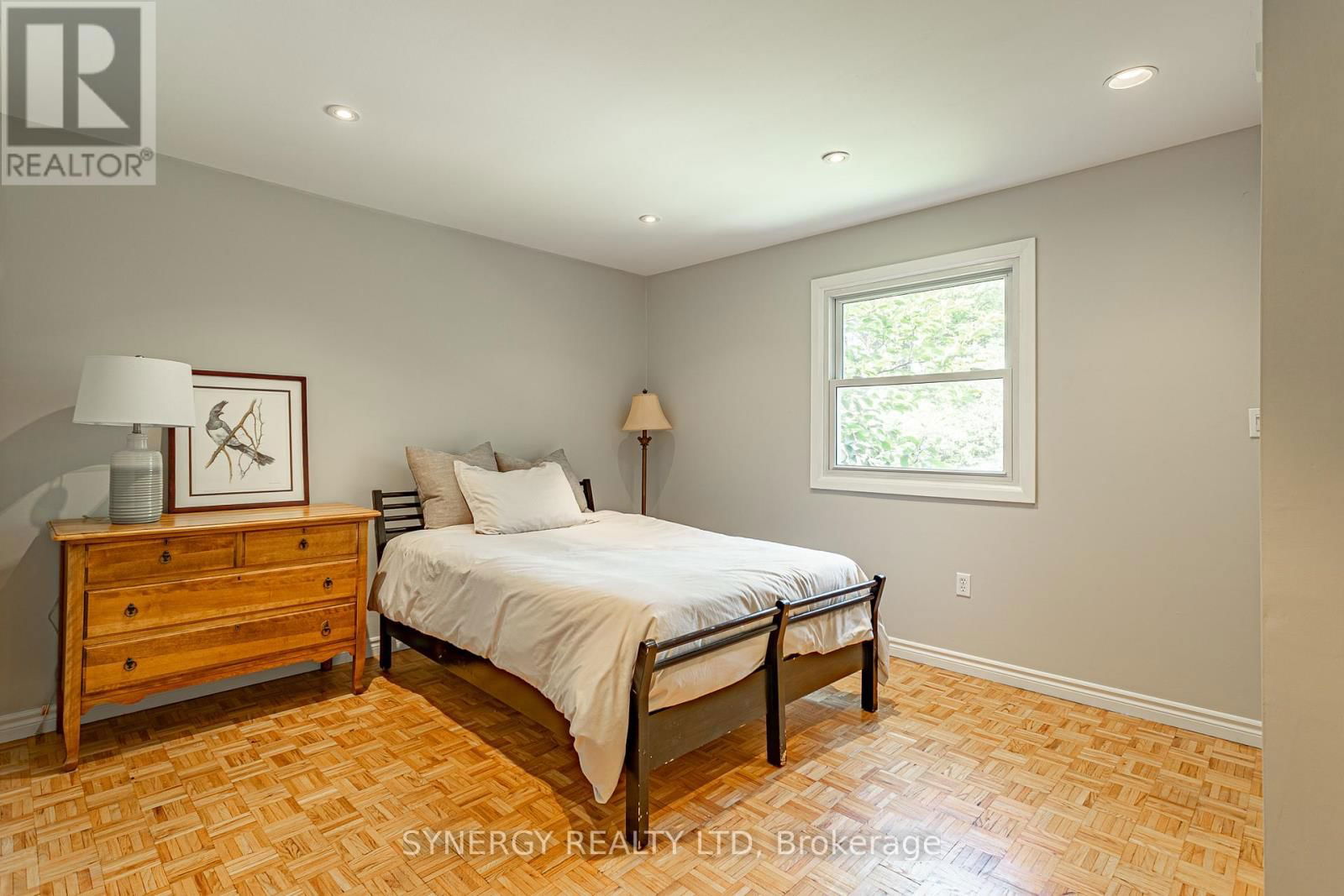 422 RIVERSIDE DRIVE Image 24