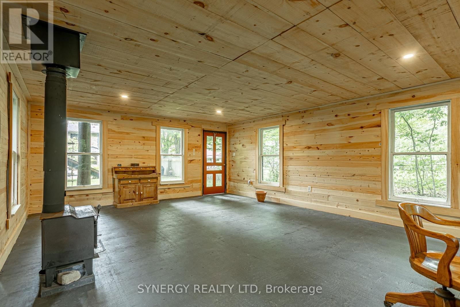 422 RIVERSIDE DRIVE Image 32