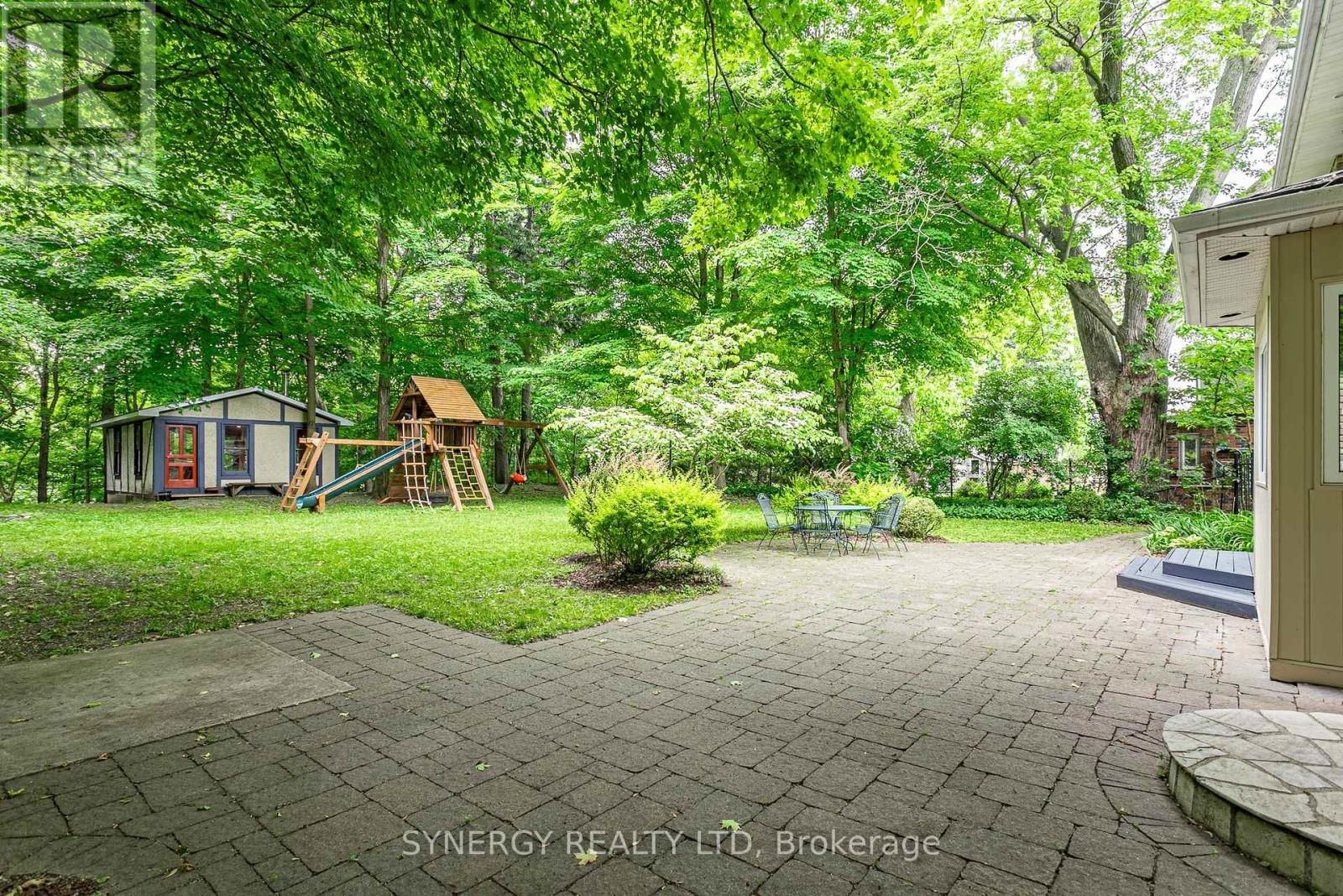 422 RIVERSIDE DRIVE Image 37