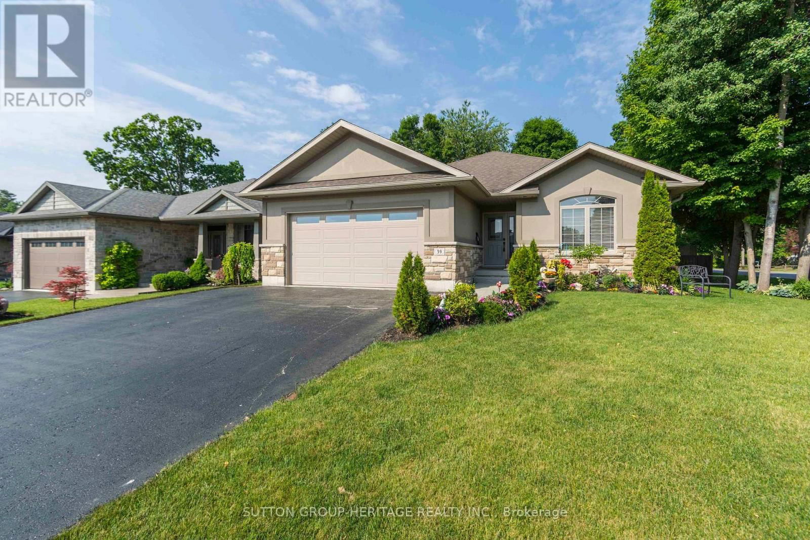 39 LAKEWOOD CRESCENT Image 1