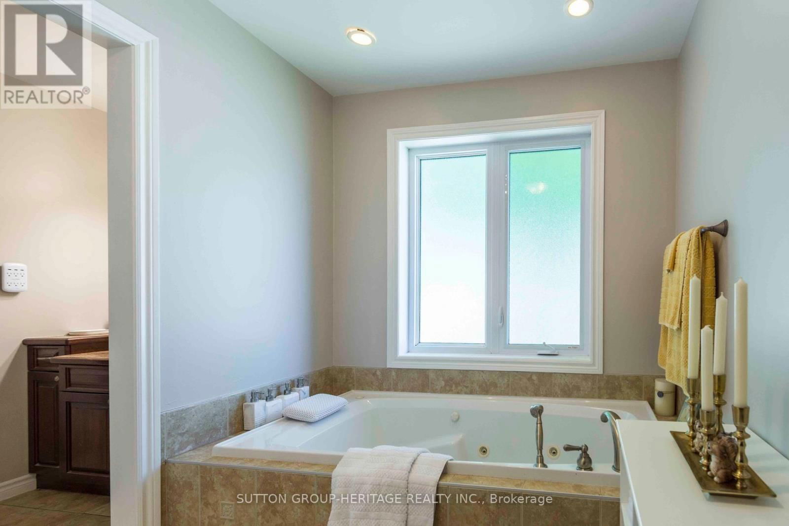 39 LAKEWOOD CRESCENT Image 21