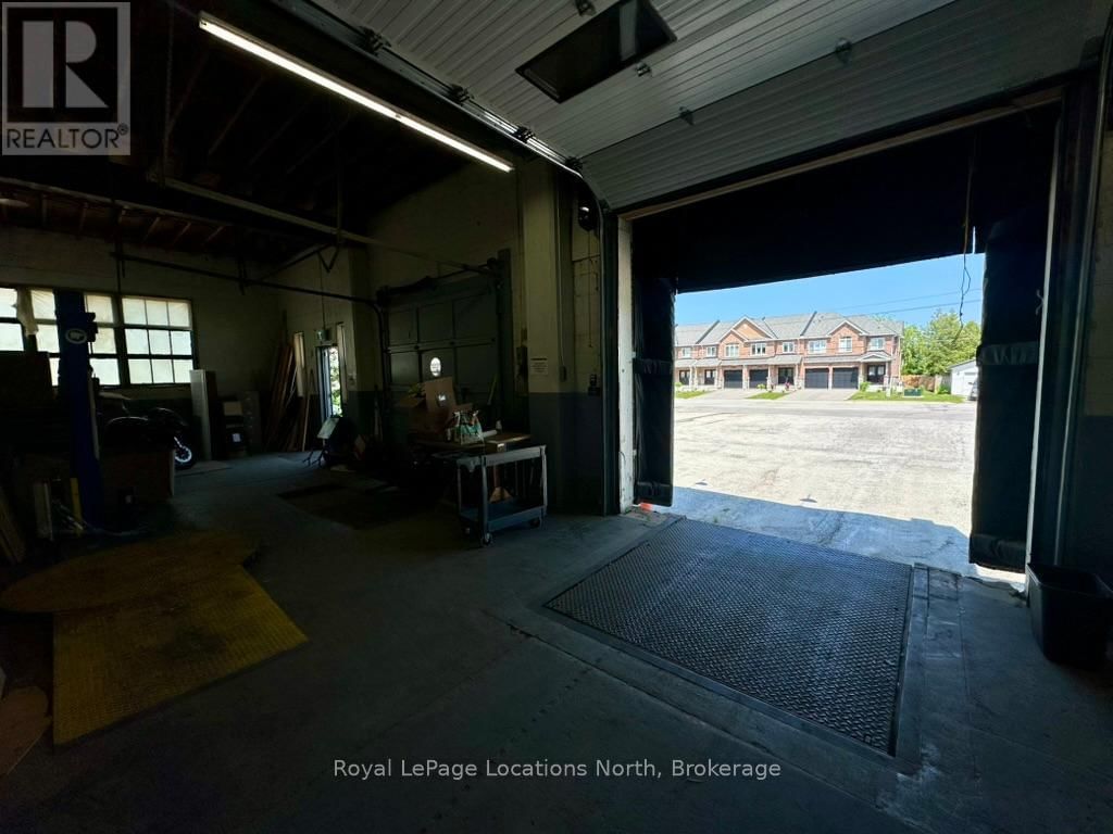 8W - 278 COOK STREET Image 17