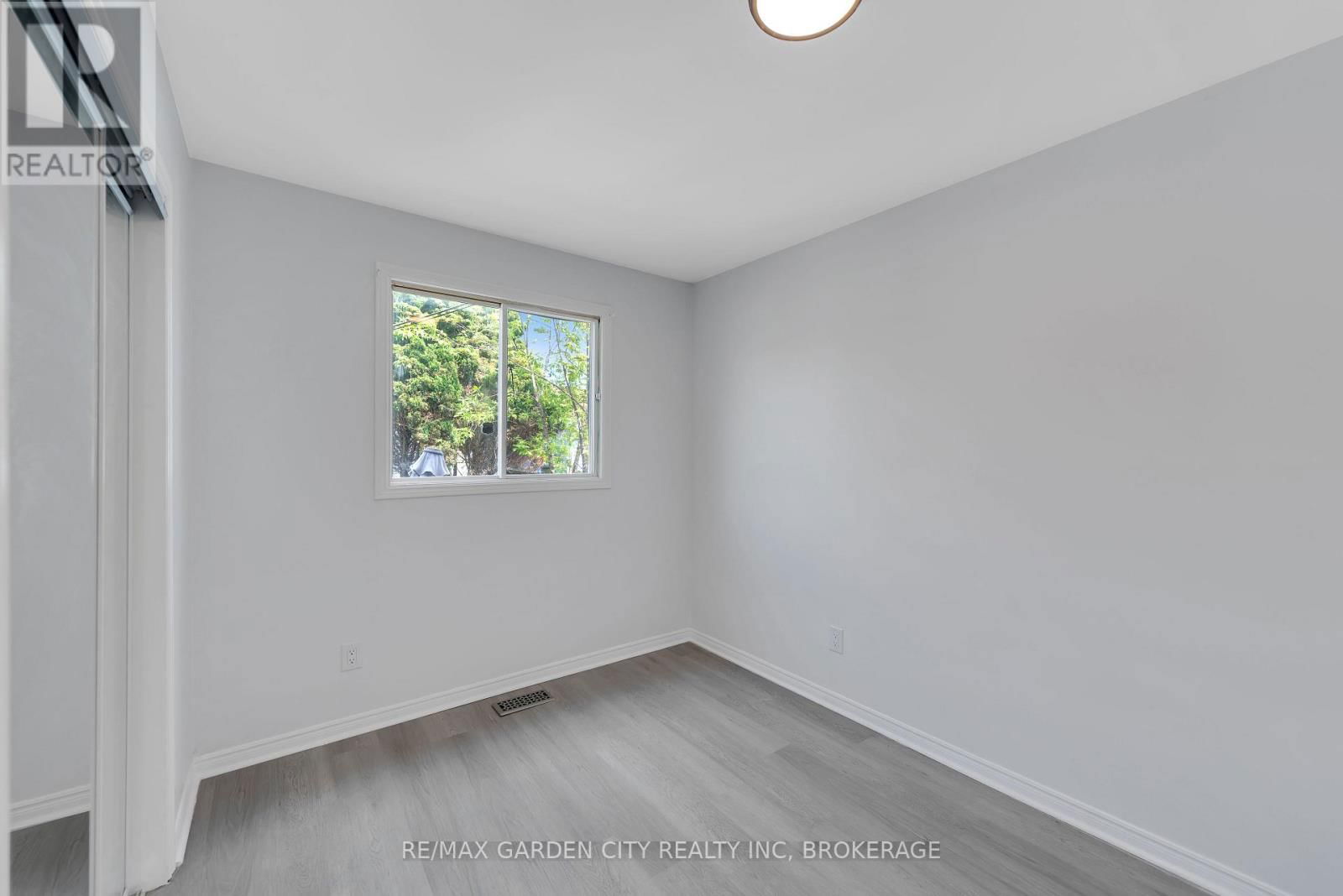 54 BOGART STREET Image 11