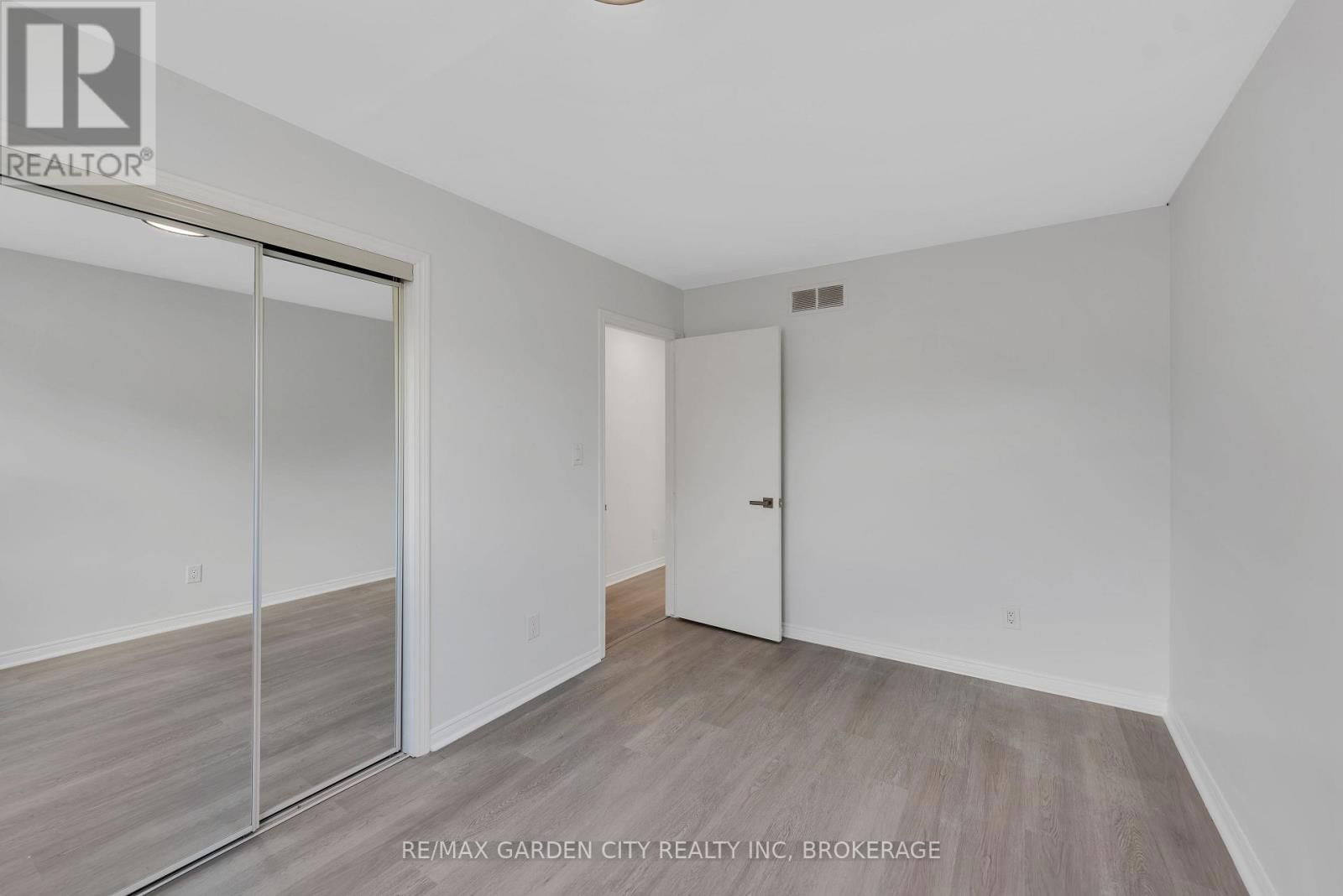 54 BOGART STREET Image 12