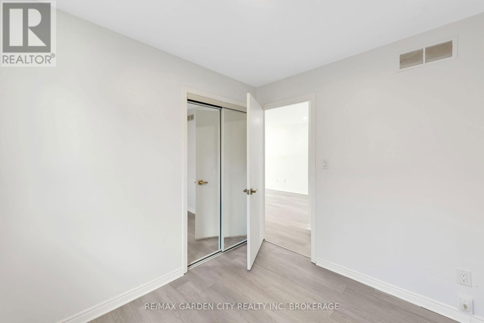 54 BOGART STREET Image 13