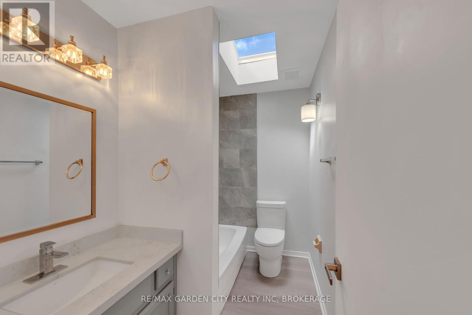 54 BOGART STREET Image 14