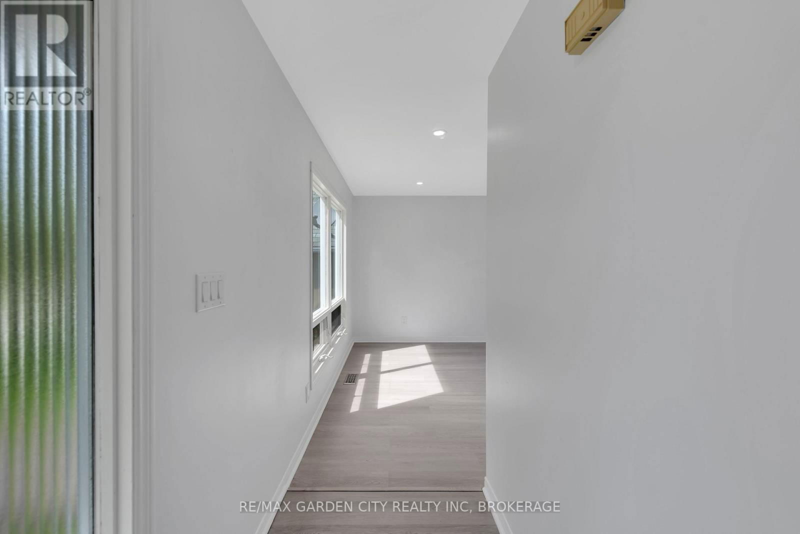 54 BOGART STREET Image 4