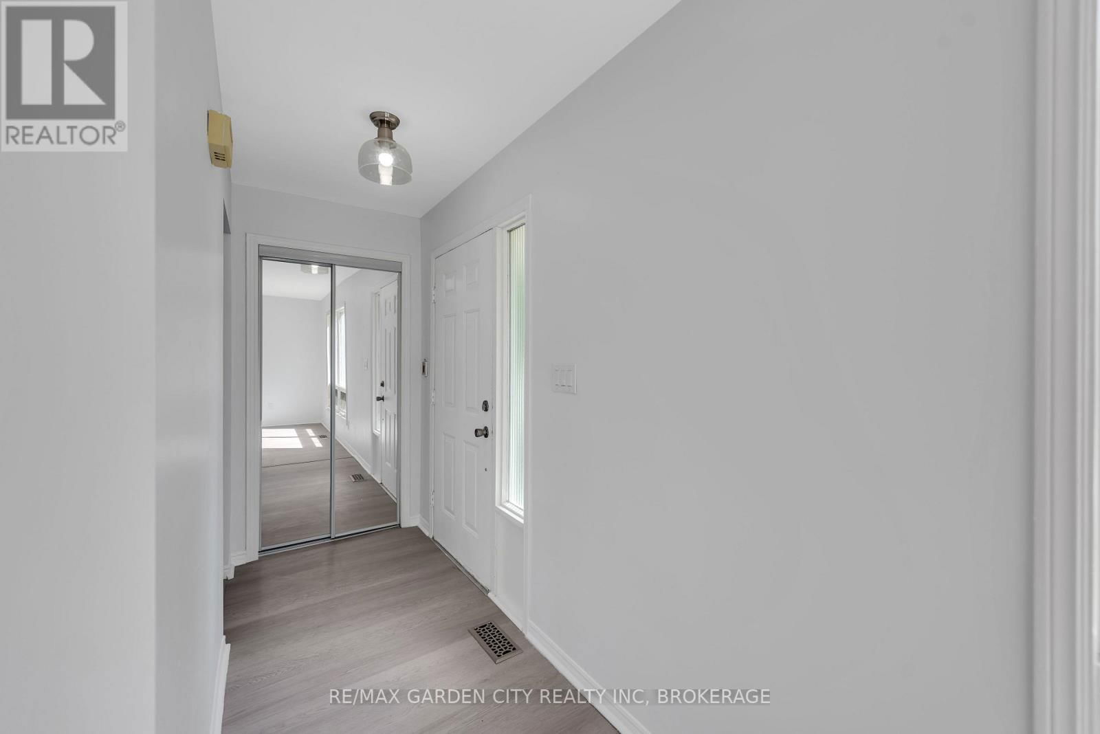 54 BOGART STREET Image 8