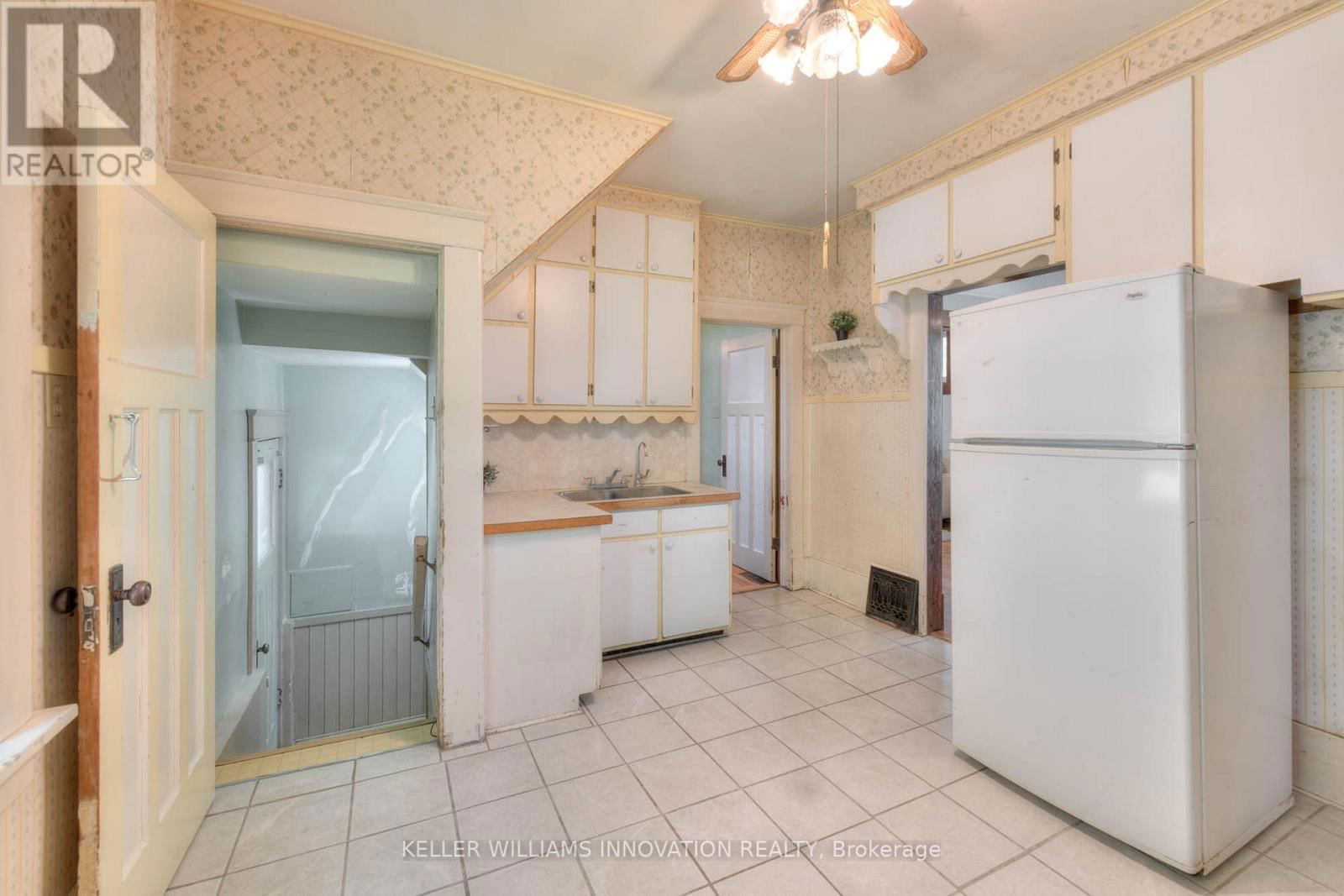 235 HOFFMAN STREET Image 15