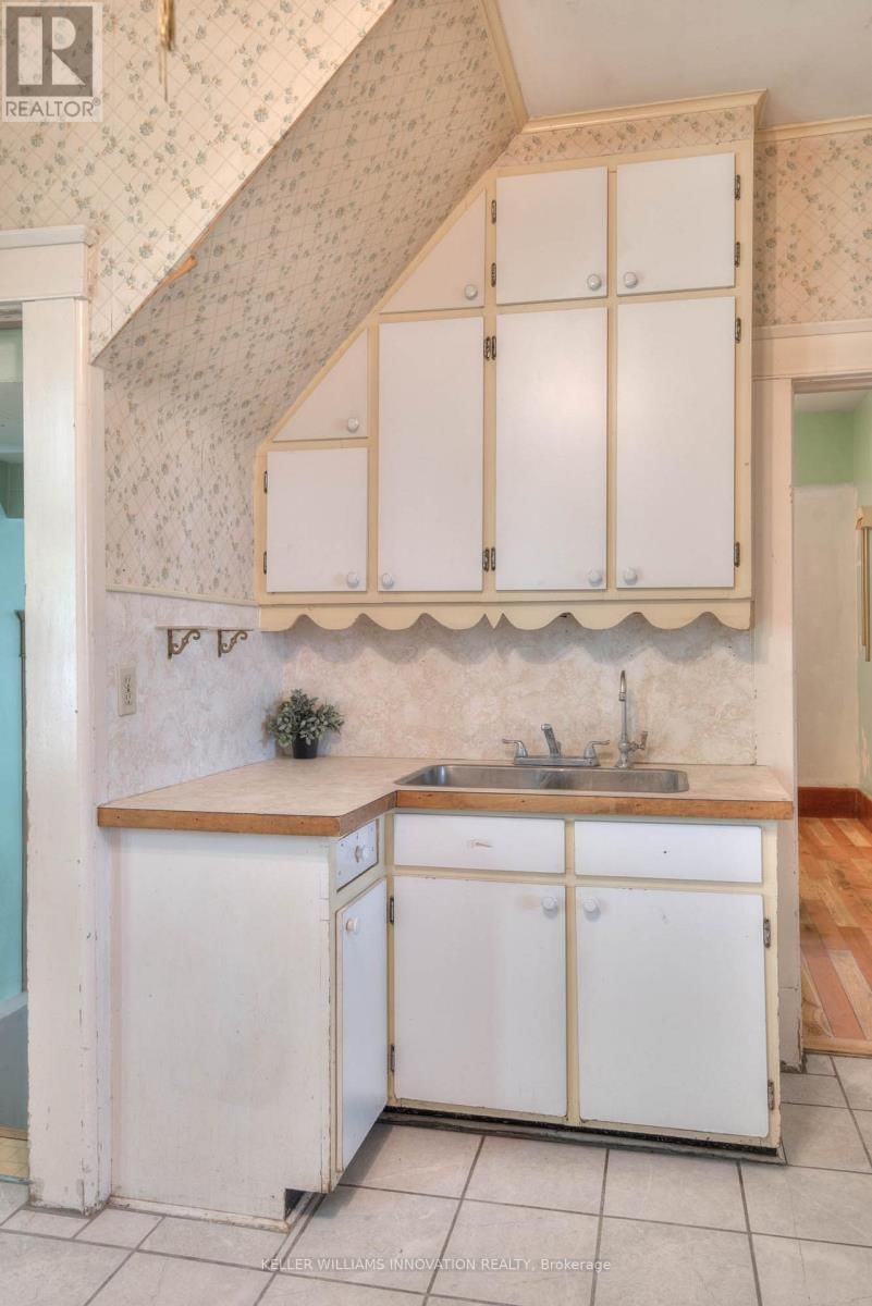 235 HOFFMAN STREET Image 16