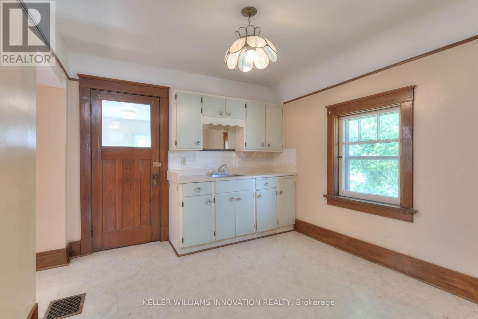 235 HOFFMAN STREET Image 25