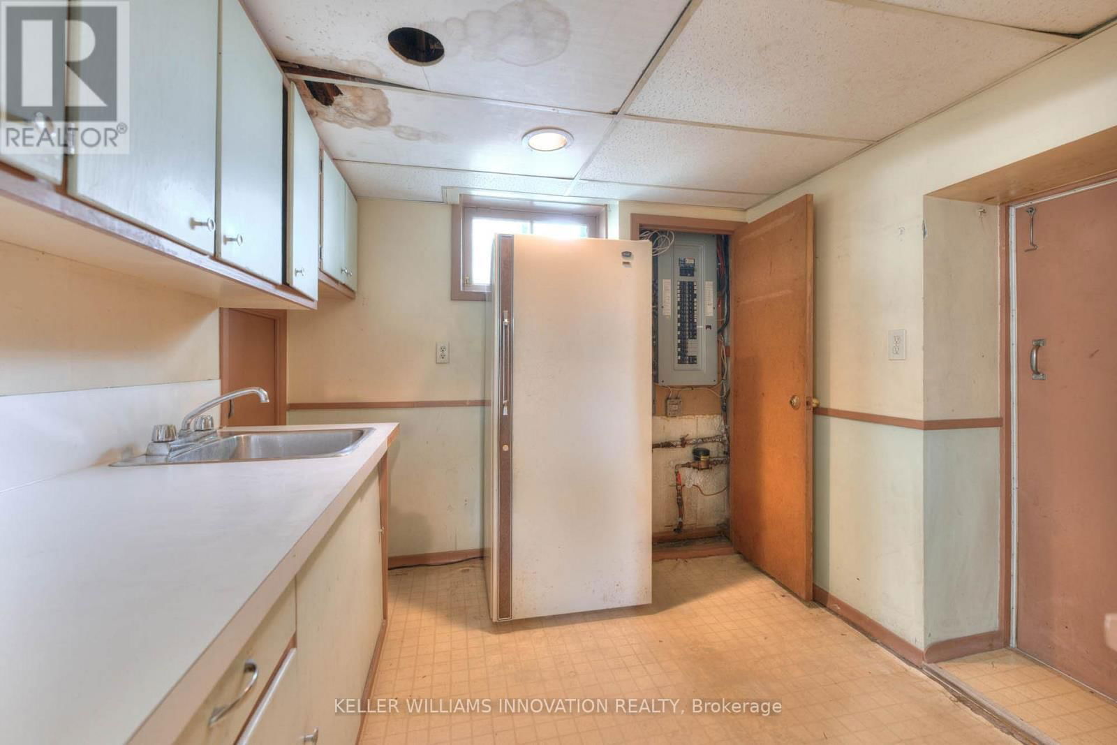 235 HOFFMAN STREET Image 32