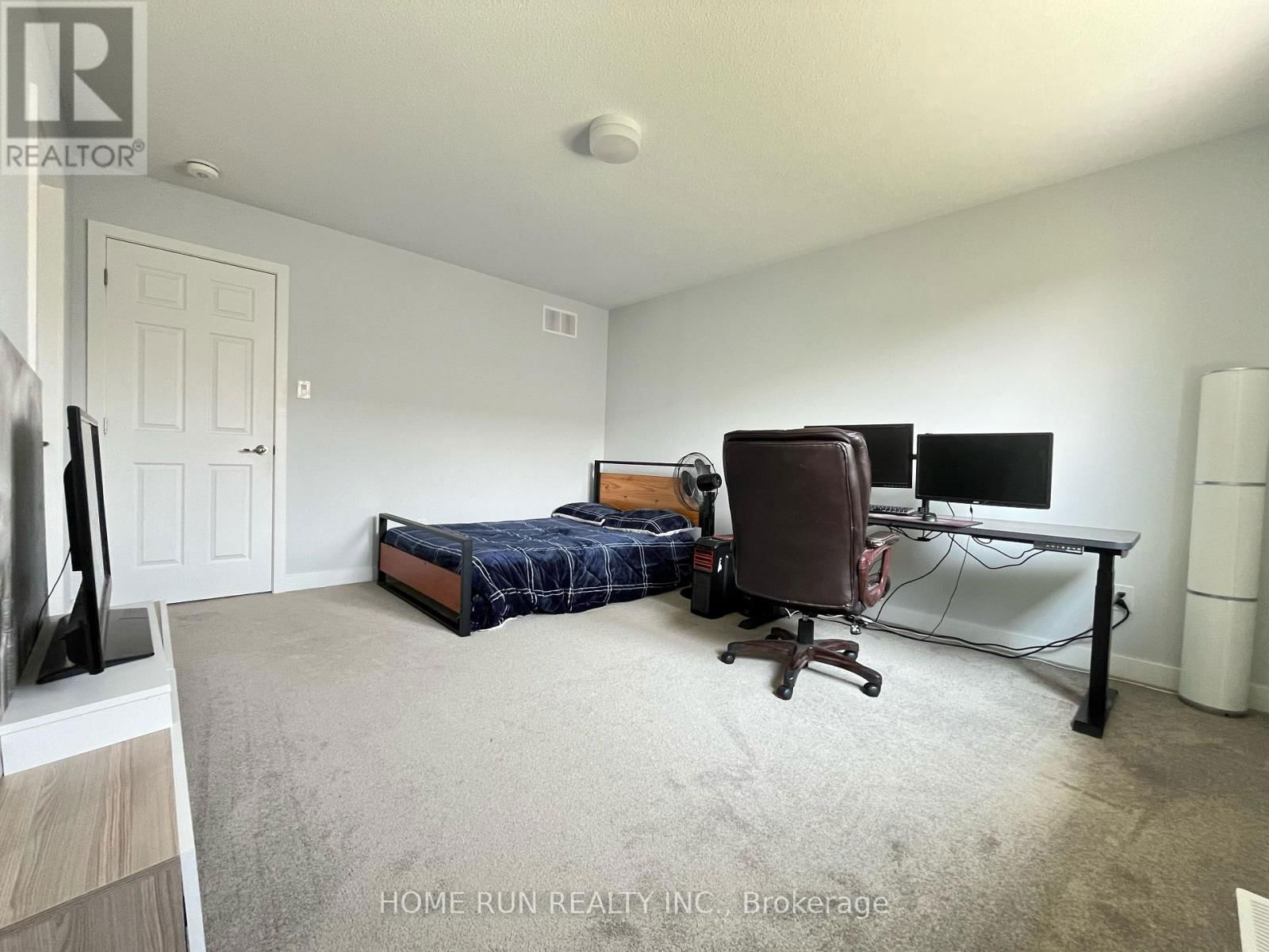 352 CROSSWAY TERRACE Image 18