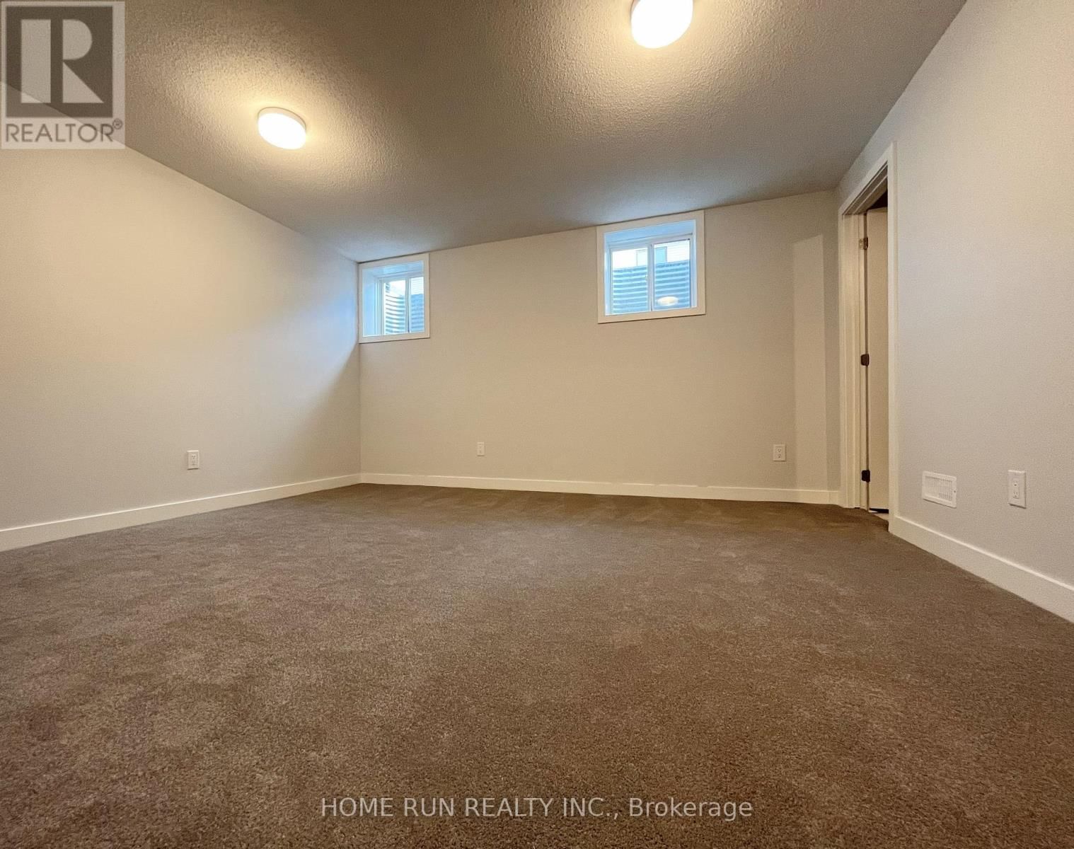 352 CROSSWAY TERRACE Image 19