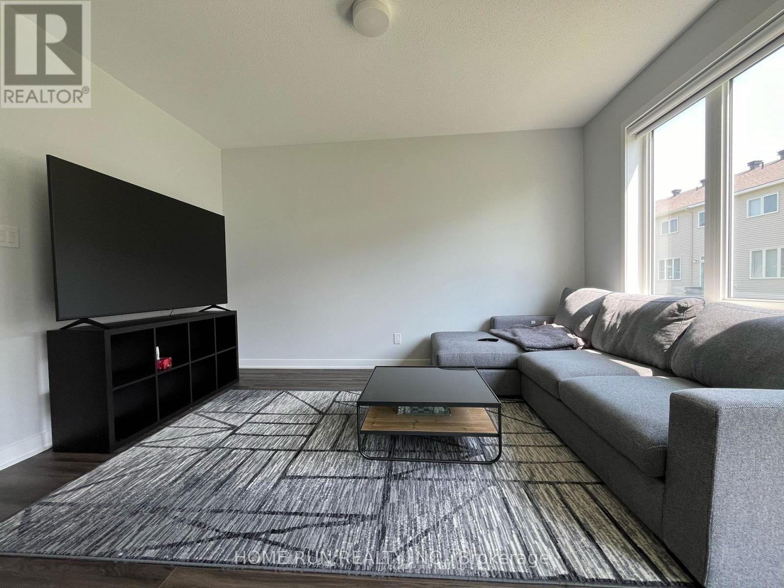 352 CROSSWAY TERRACE Image 6