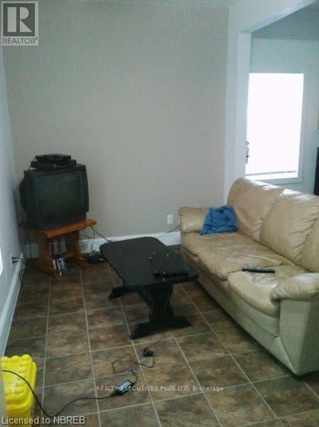 106 FOURTH AVENUE WEST Image 10