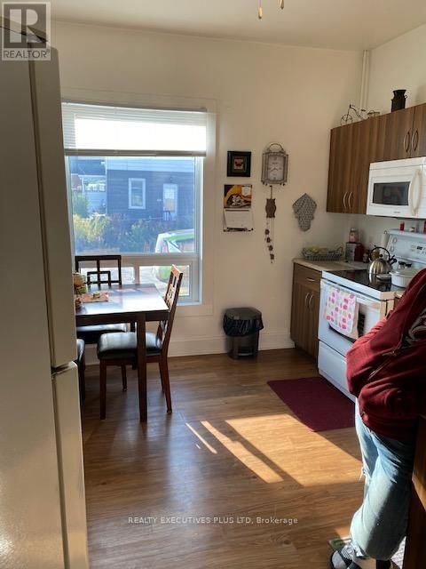 106 FOURTH AVENUE WEST Image 7