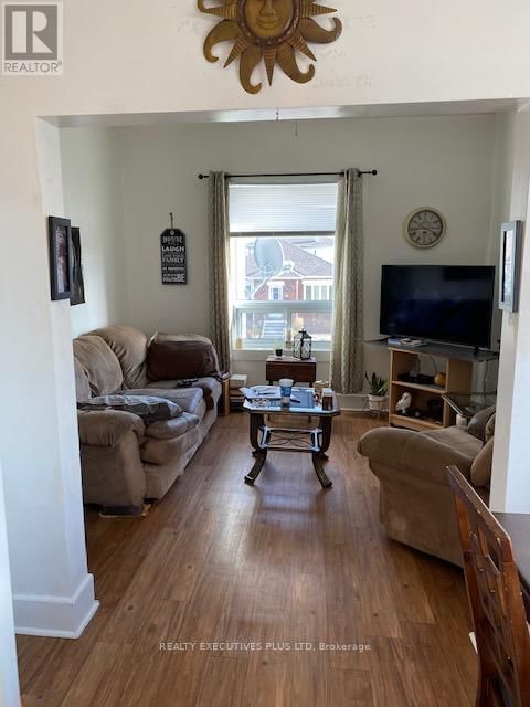 106 FOURTH AVENUE WEST Image 8