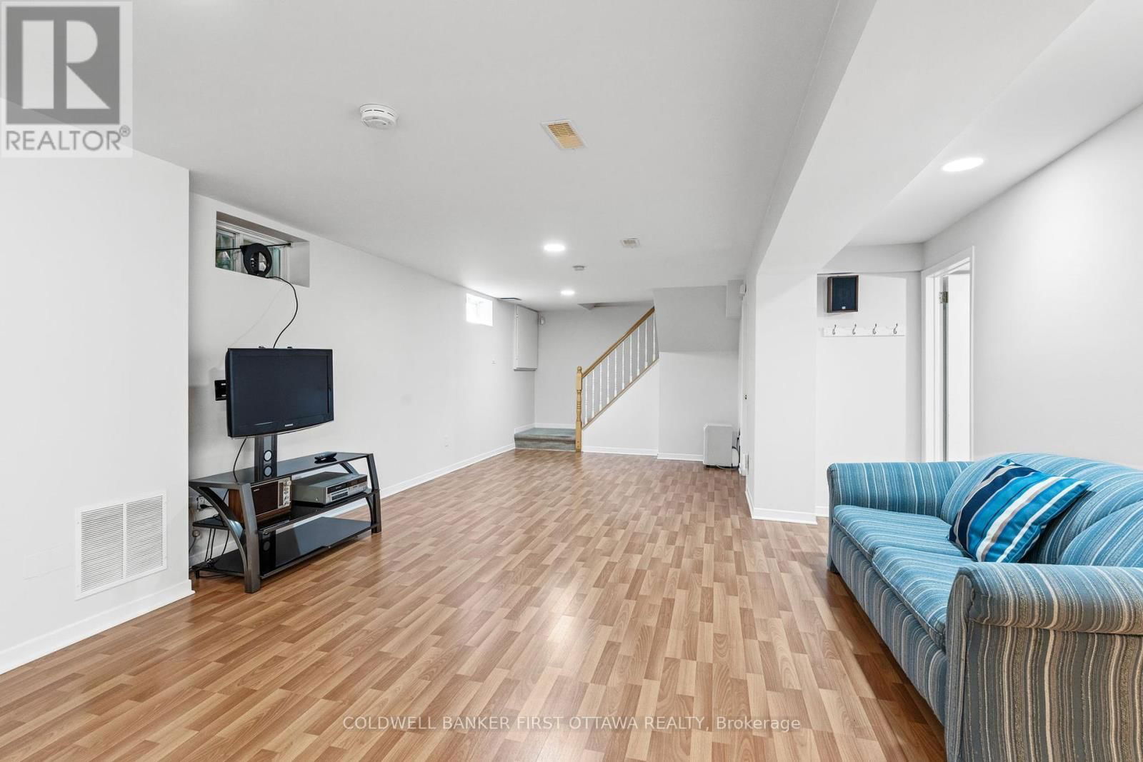 63 MEADOWLANDS DRIVE WEST Image 23