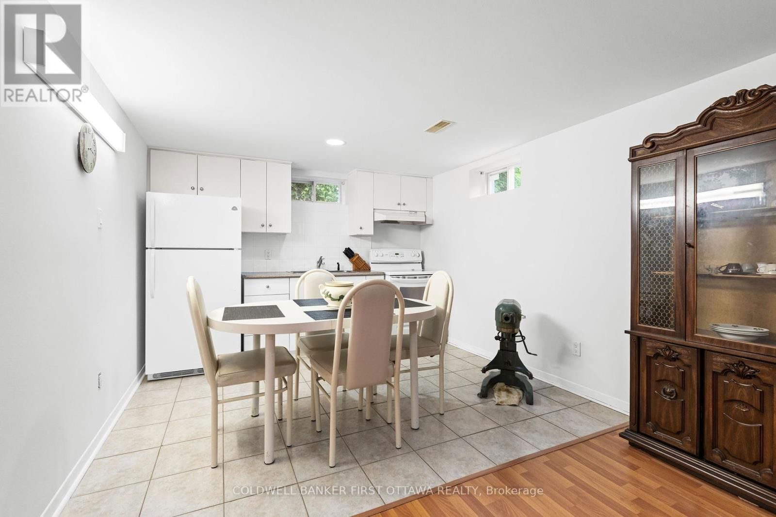 63 MEADOWLANDS DRIVE WEST Image 24