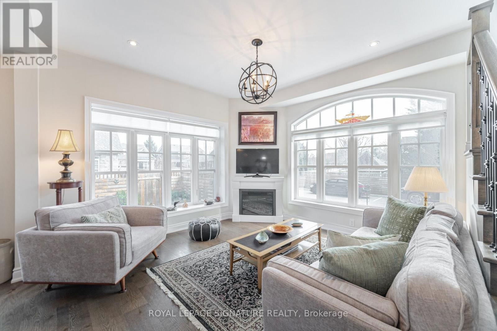 47 WINDSOR CIRCLE Image 18