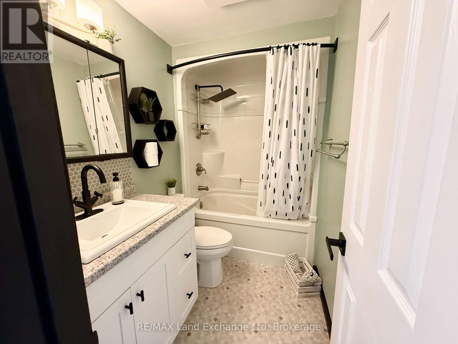 152 BENNETT STREET EAST Image 21