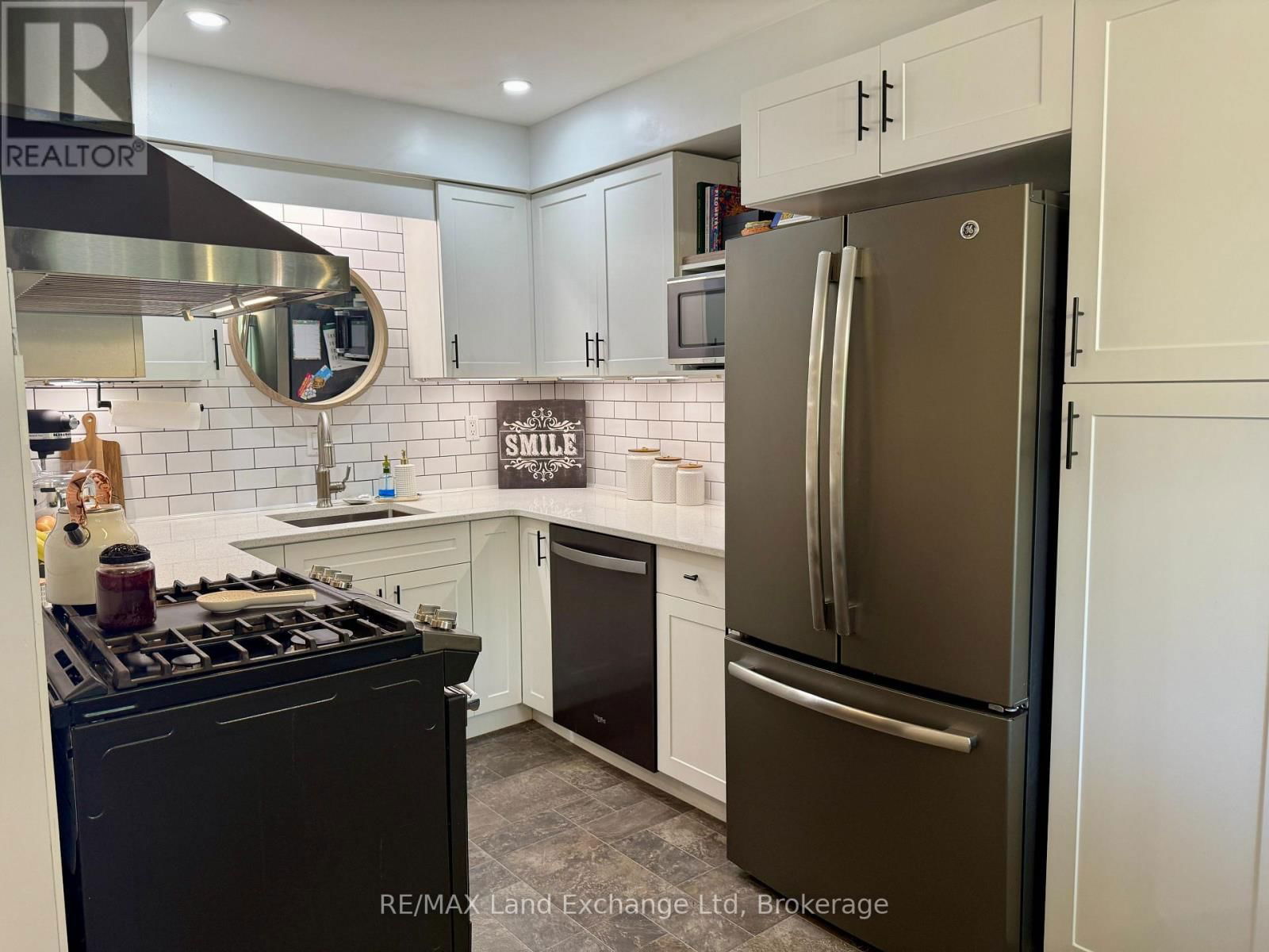 152 BENNETT STREET EAST Image 6