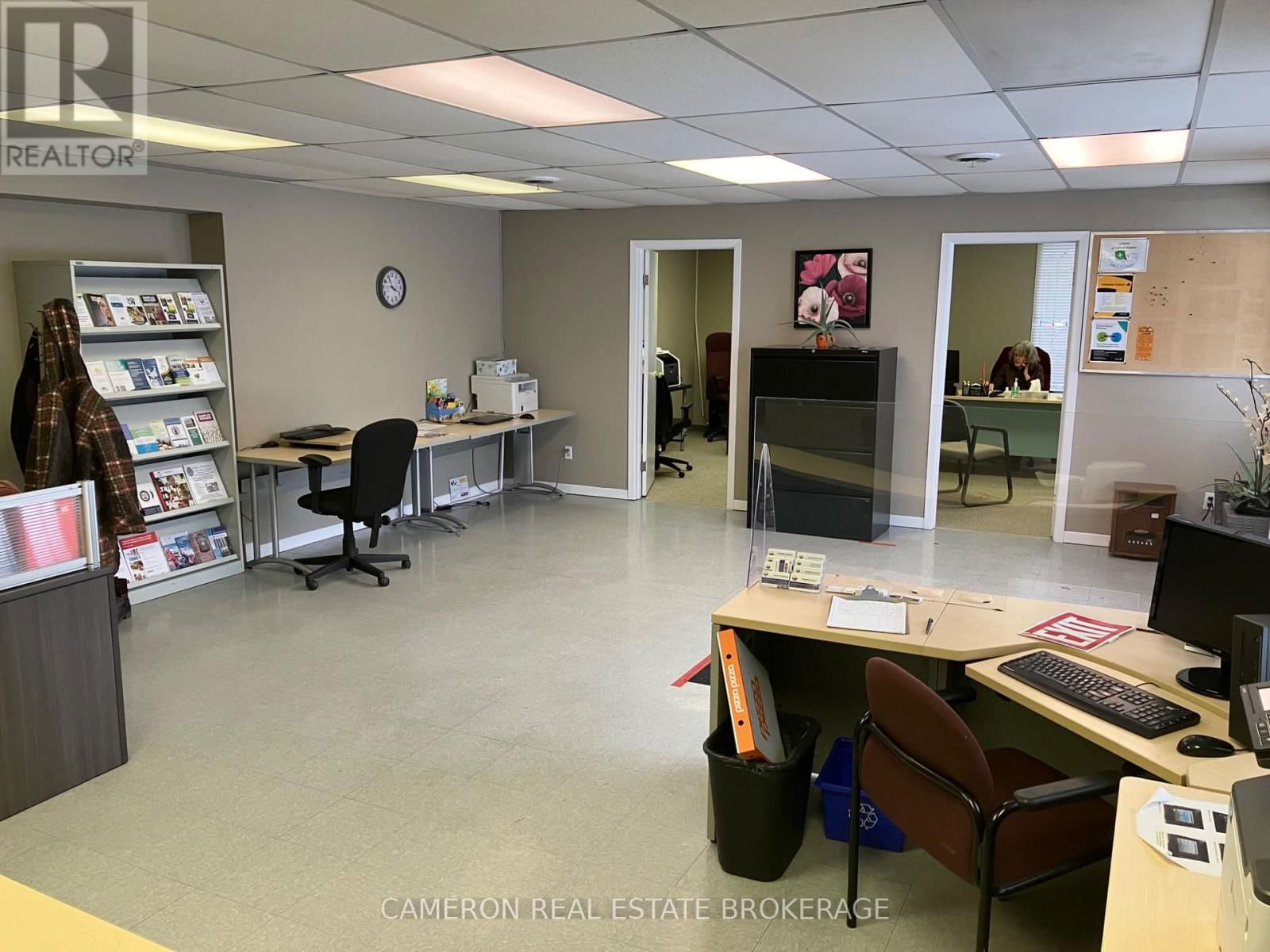 UNIT #1 - 950 BOUNDARY ROAD Image 6
