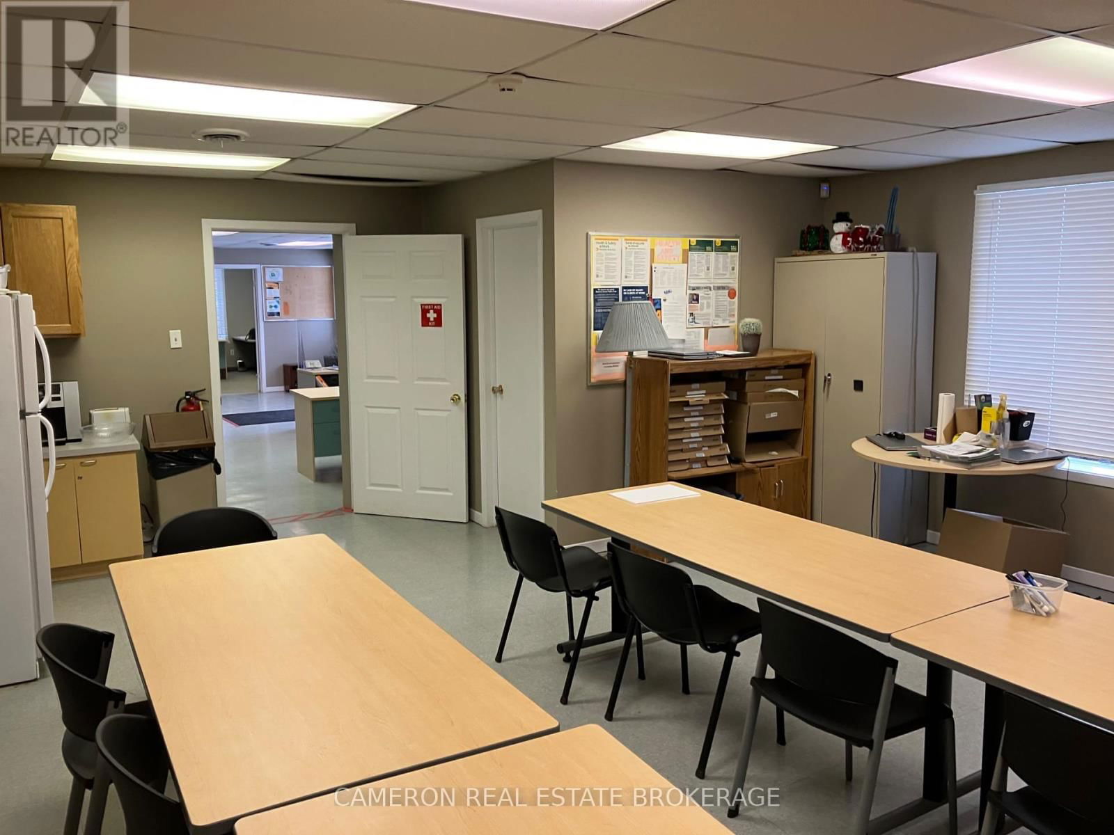 UNIT #1 - 950 BOUNDARY ROAD Image 9