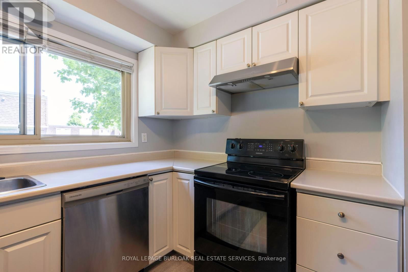 16 - 125 BONAVENTURE DRIVE Image 5
