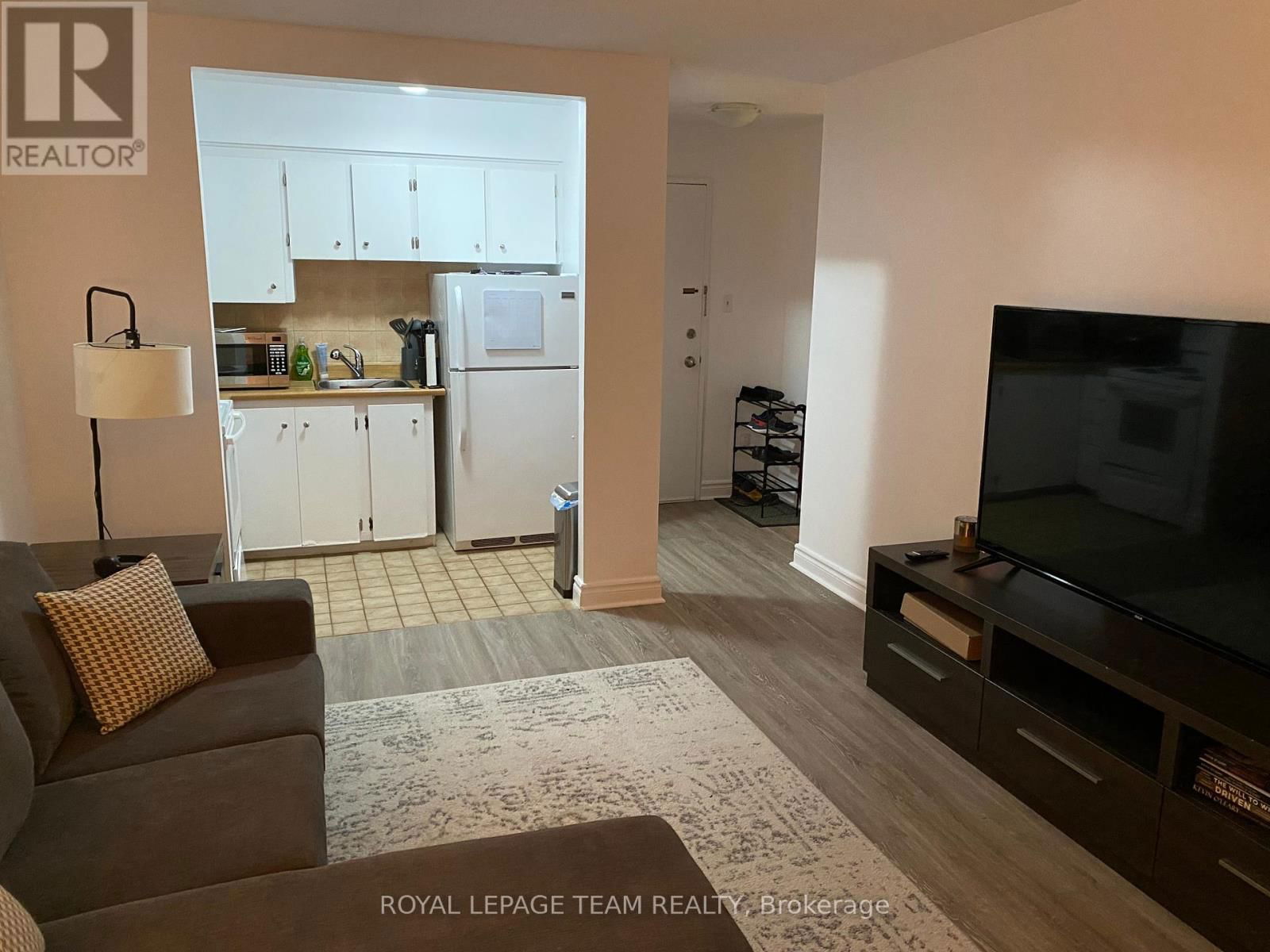 403C - 2041 ARROWSMITH DRIVE Image 2