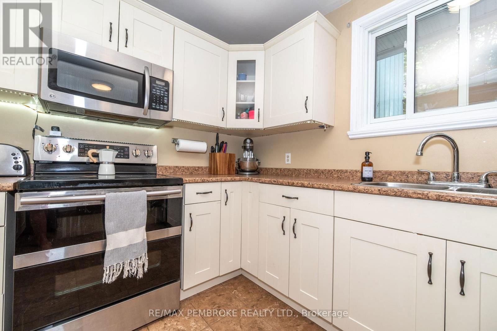 10 PINE PLACE Image 14