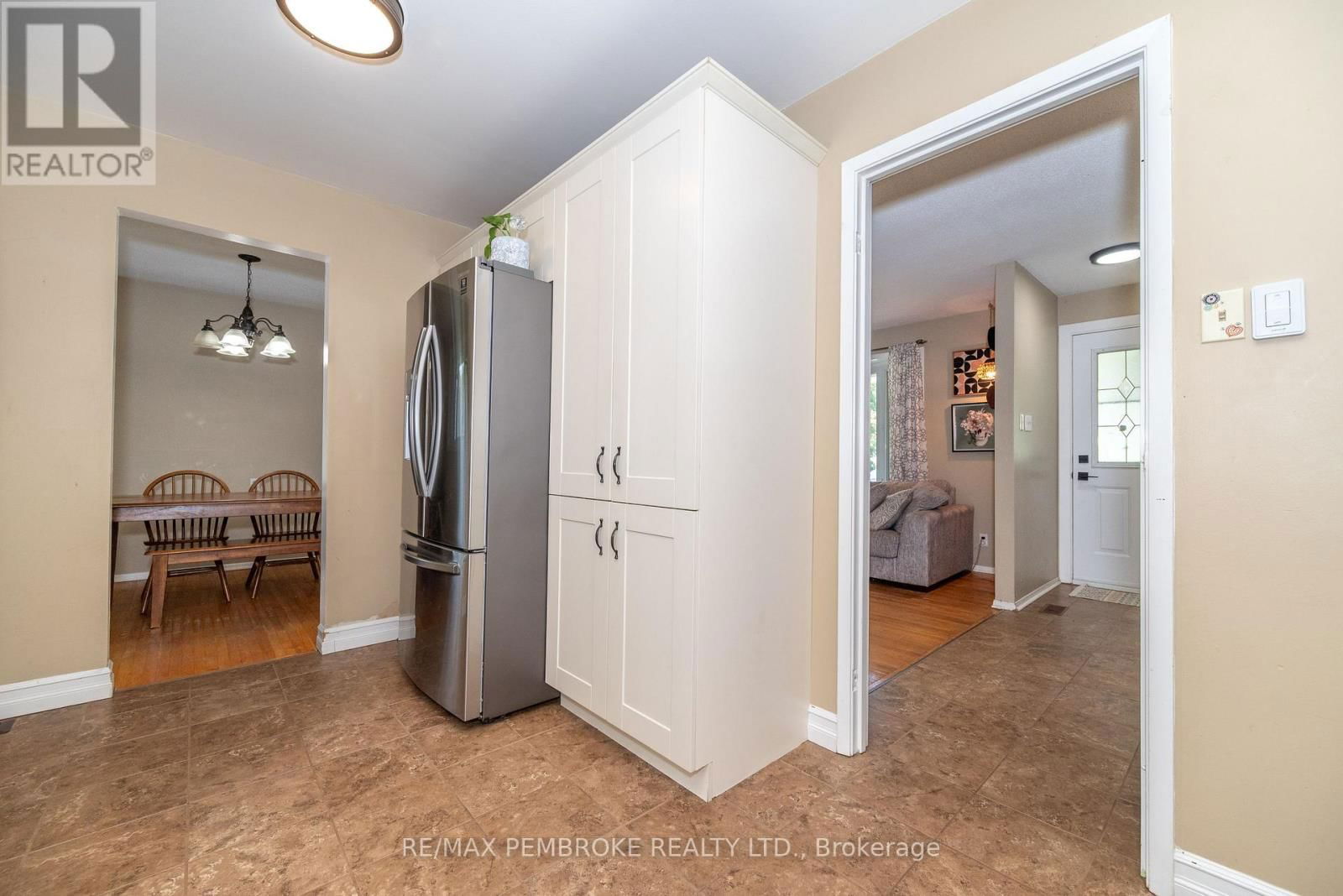 10 PINE PLACE Image 17