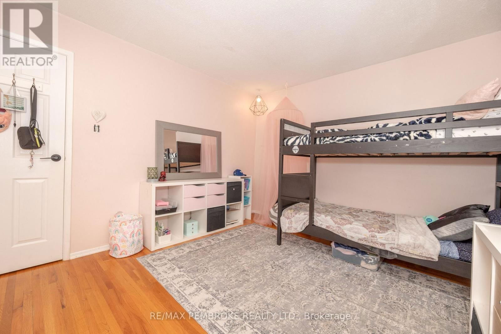 10 PINE PLACE Image 19